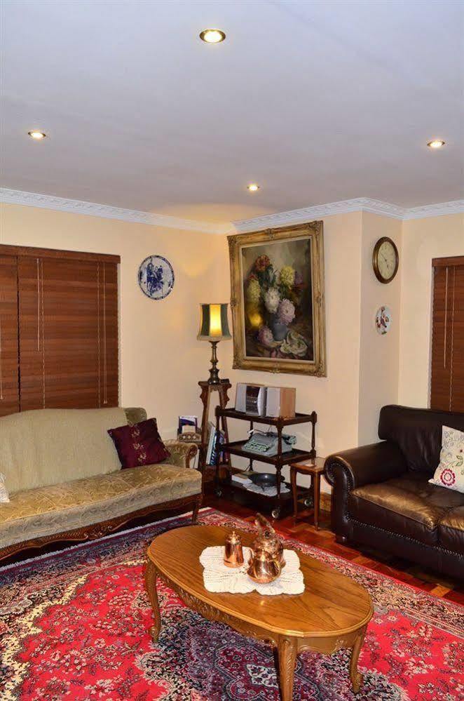 Woodlands Guest House เคปทาวน์ ภายนอก รูปภาพ